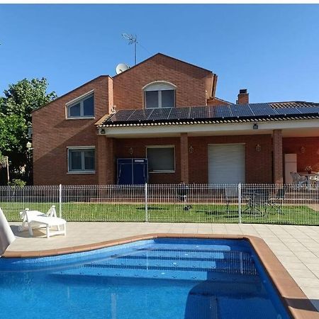 Villa Casa Con Jardin Y Piscina Privada. à Santa Eulalia de Ronsaná Extérieur photo