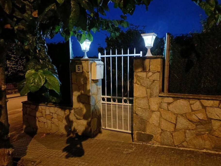Villa Casa Con Jardin Y Piscina Privada. à Santa Eulalia de Ronsaná Extérieur photo