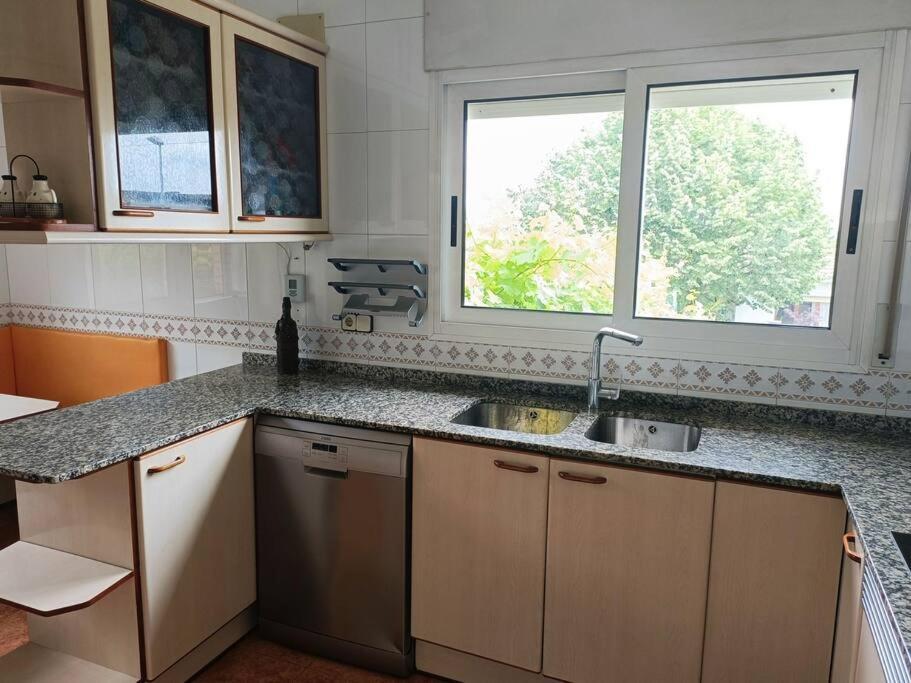 Villa Casa Con Jardin Y Piscina Privada. à Santa Eulalia de Ronsaná Extérieur photo