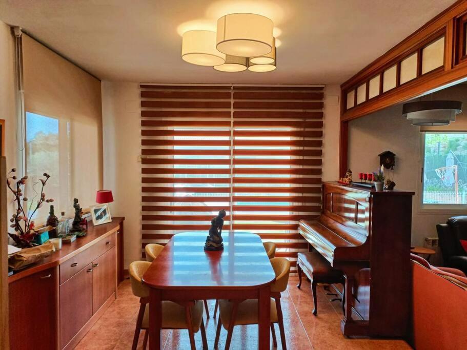 Villa Casa Con Jardin Y Piscina Privada. à Santa Eulalia de Ronsaná Extérieur photo