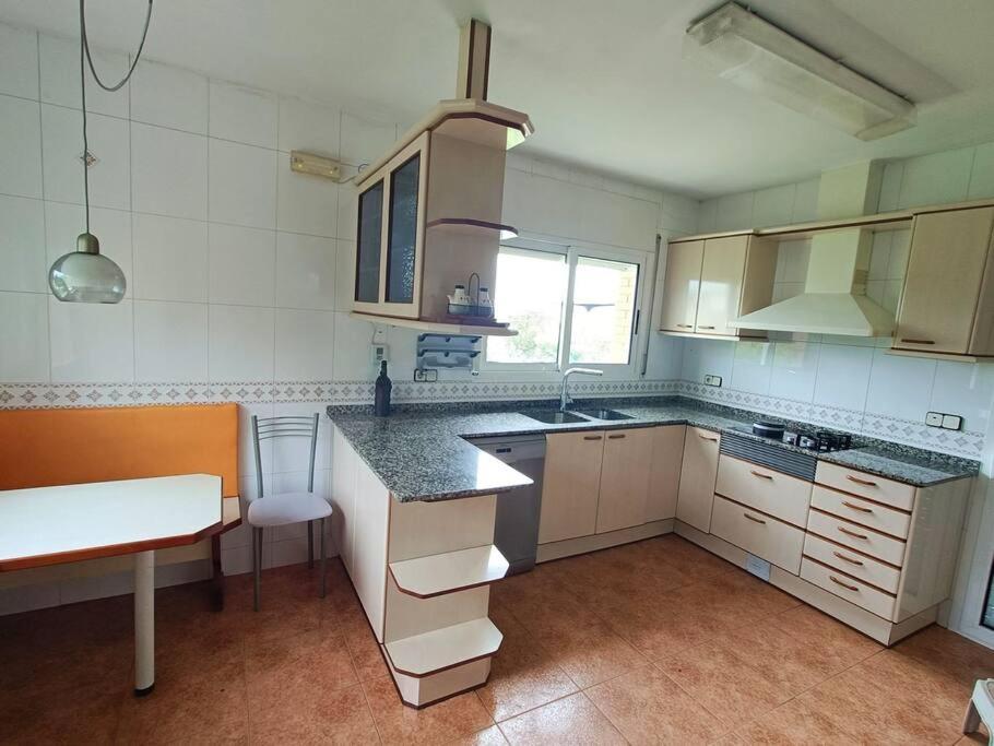 Villa Casa Con Jardin Y Piscina Privada. à Santa Eulalia de Ronsaná Extérieur photo
