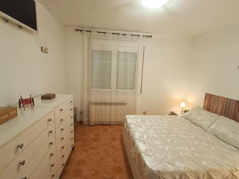 Villa Casa Con Jardin Y Piscina Privada. à Santa Eulalia de Ronsaná Extérieur photo