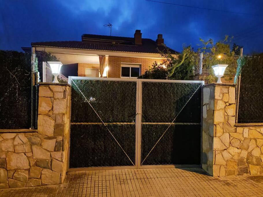 Villa Casa Con Jardin Y Piscina Privada. à Santa Eulalia de Ronsaná Extérieur photo